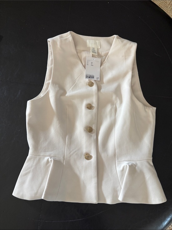 H&M Tops - H&M White Sleeveless Peplum Button-Front Vest
